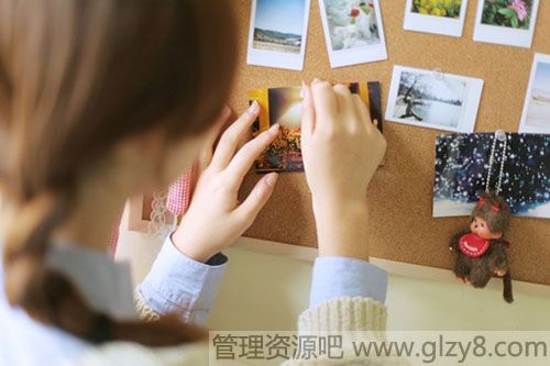 饮茶有讲究：春花、夏绿、秋青、冬红