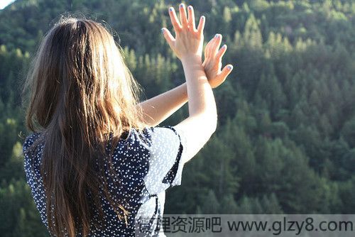 奇特婚俗 看见漂亮女人就抢