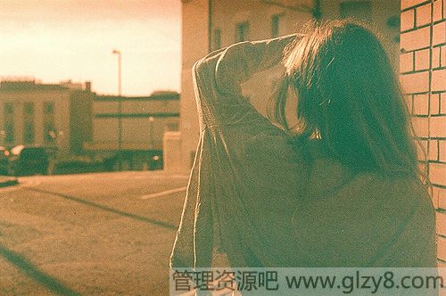 缼