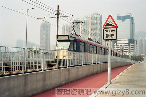 龭33