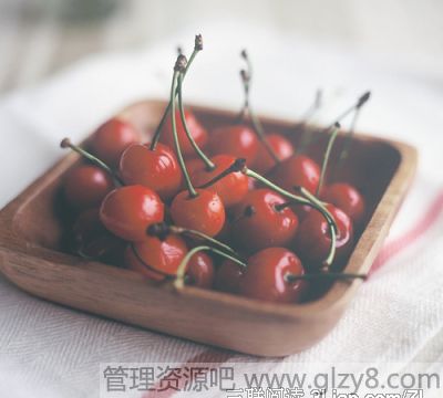 ӣ