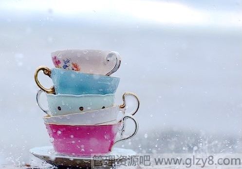 й4󲻶