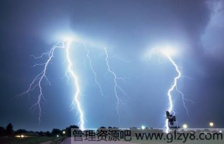 雷雨天气能开空调吗