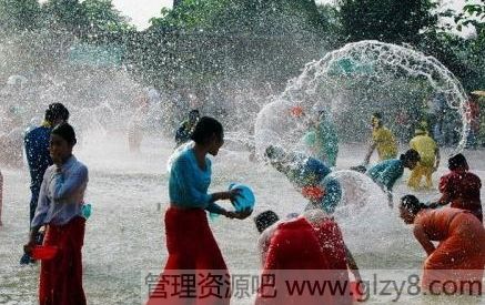 德昂族泼水节简介