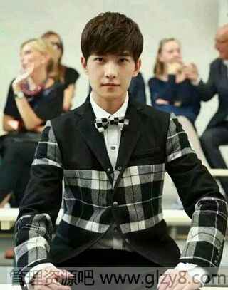 杨洋首次米兰之行穿衣品味示范