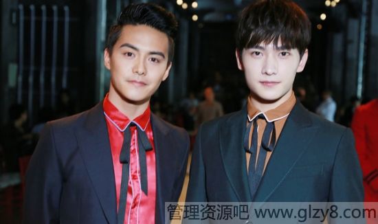 杨洋首次米兰之行穿衣品味示范