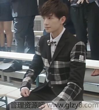 杨洋首次米兰之行穿衣品味示范