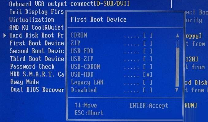 在bios里面设置第一启动项为硬盘启动应该选哪个