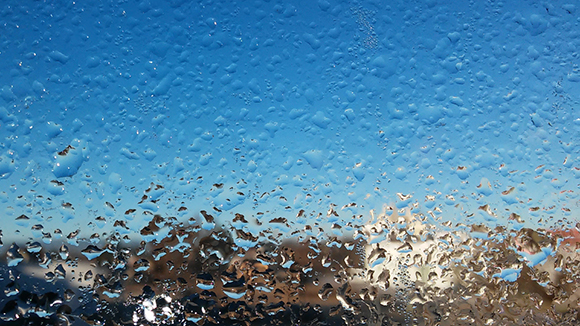 镜头玻璃上的雨水ppt背景图片