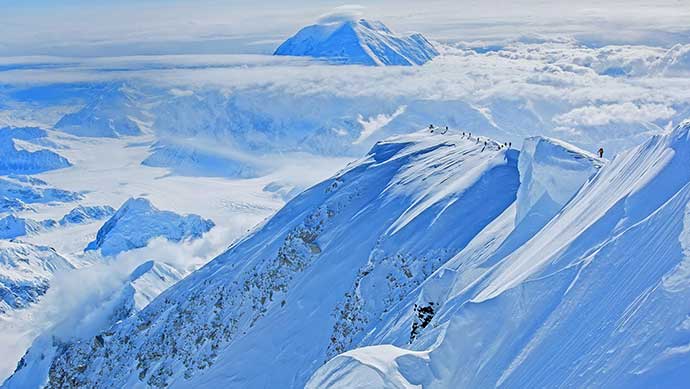 攀登雪山图片素材